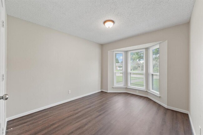 Building Photo - 7103 Foxway Ln
