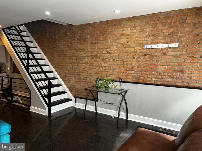 Building Photo - 2423 W Seybert St