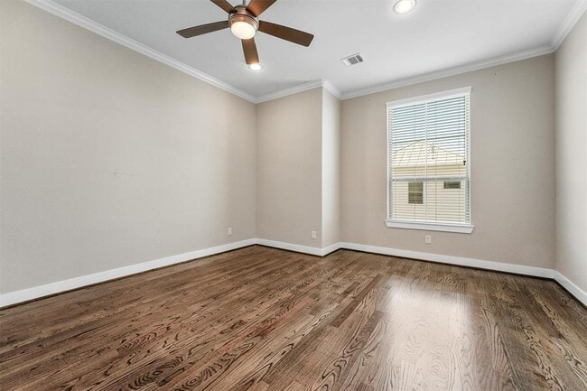Building Photo - 5815 E Post Oak Ln