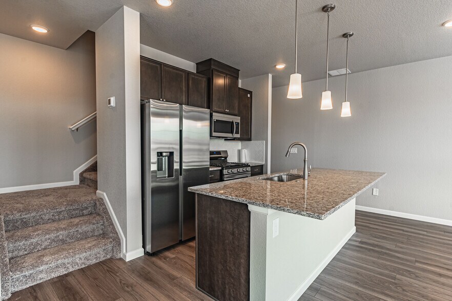 Building Photo - 10653 Columbite Hts