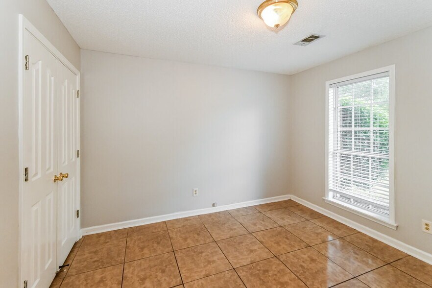 Building Photo - 2086 Heather Ridge