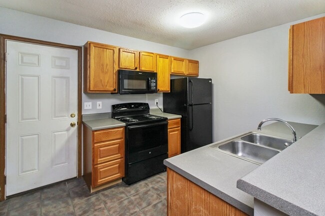 Building Photo - 108-110 Elk Dr