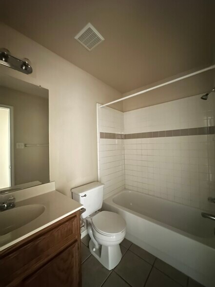 Building Photo - 1412 Van Zanten Ct