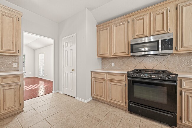 Building Photo - 26414 Suffield Glen Ln