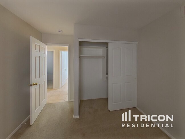 Building Photo - 12209 W Edgemont Ave