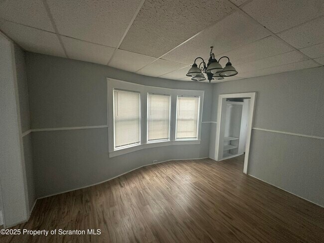 Building Photo - 119 Center Ave