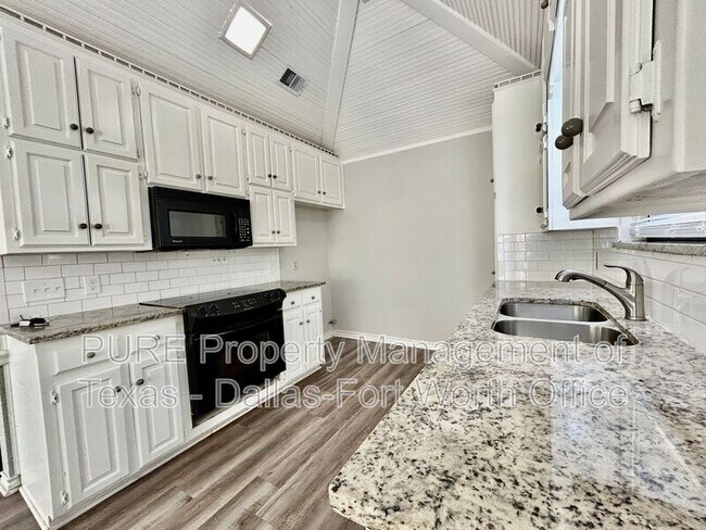 Building Photo - 7729 Red Oak St