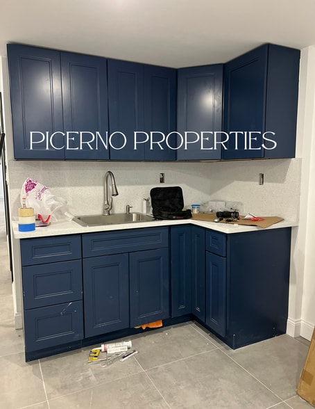 Downstairs Wet Bar - 3745 59th St