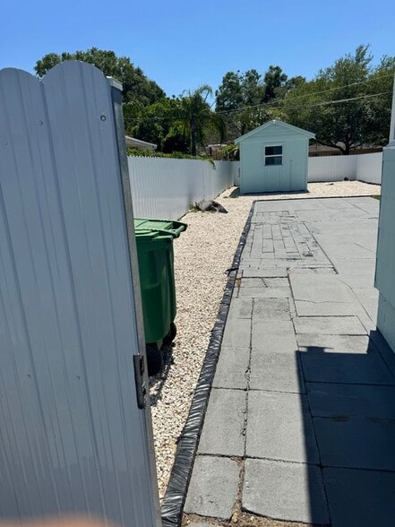 Building Photo - 803 E Cayuga St