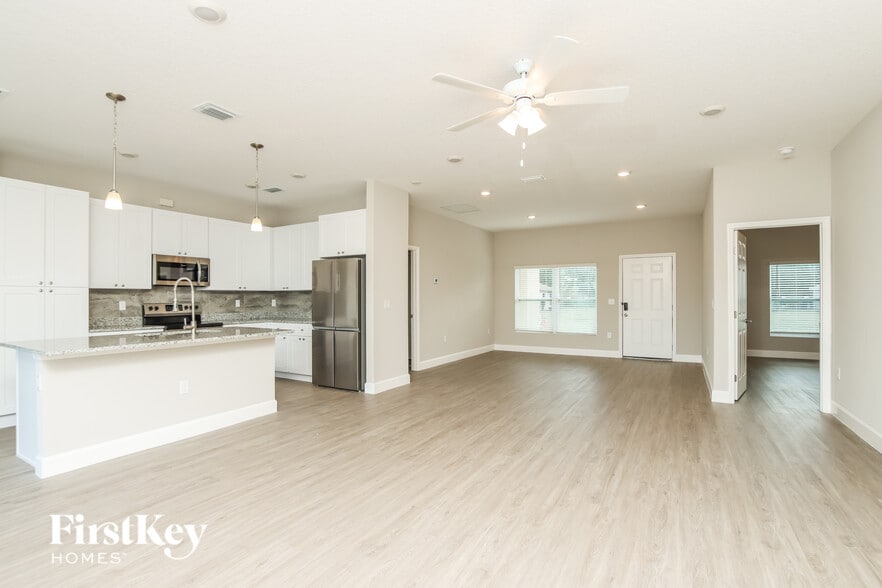 Building Photo - 515 Paigo St SE