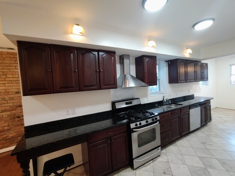 Building Photo - 1933 4th St NE