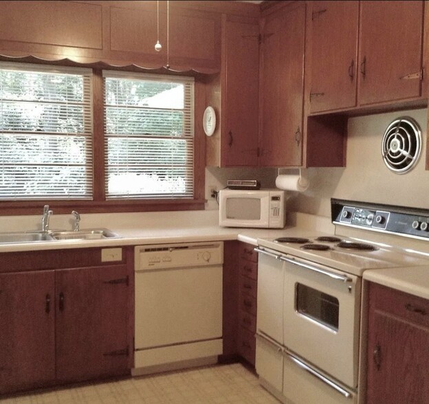 Kitchen - 525 S College St
