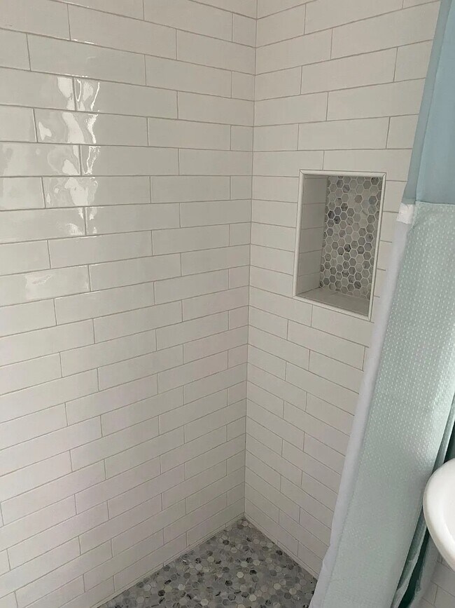 Building Photo - 737 N Alfred St