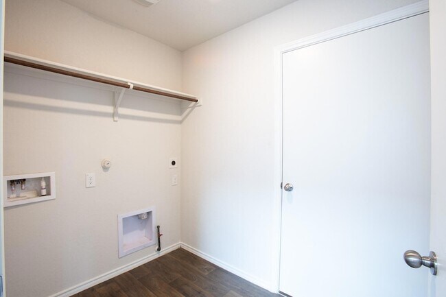 Building Photo - 115 Snapdragon Ln