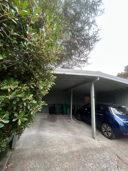 Building Photo - 2707 NE 95th St