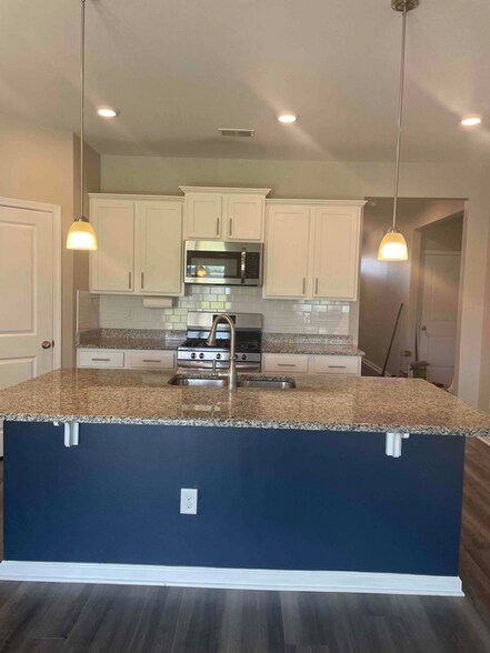Building Photo - 956 Laurens Mill Dr