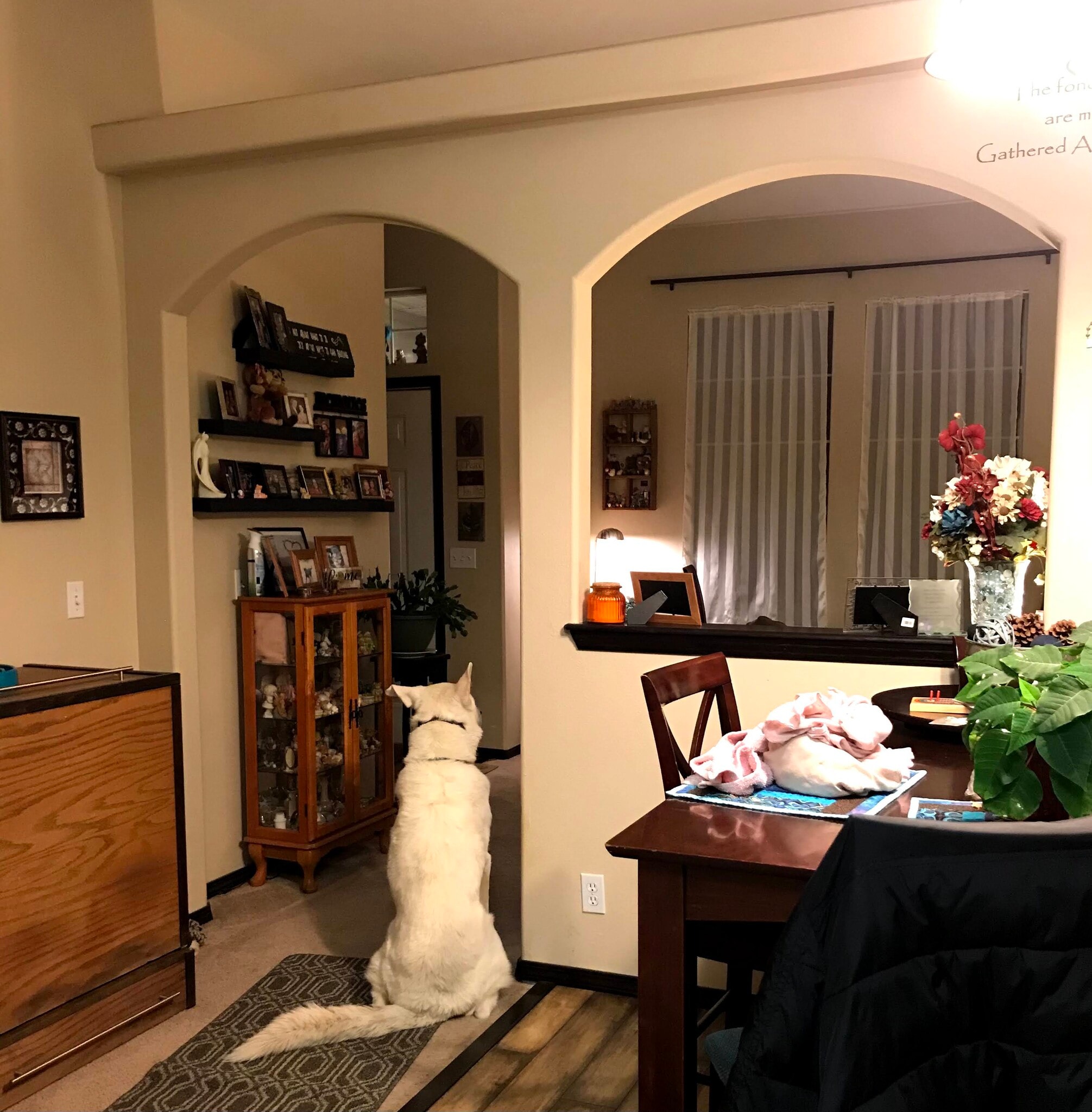 Dinning - 2633 W Apperson Dr