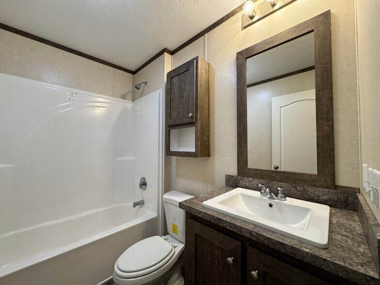 Building Photo - 16152 Notre Dame St