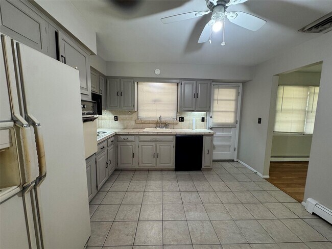 Building Photo - 553 Cross Hill Ln