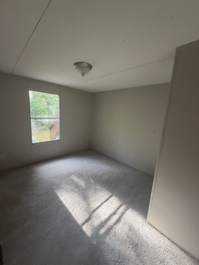 Building Photo - 25 Crestfield Ave