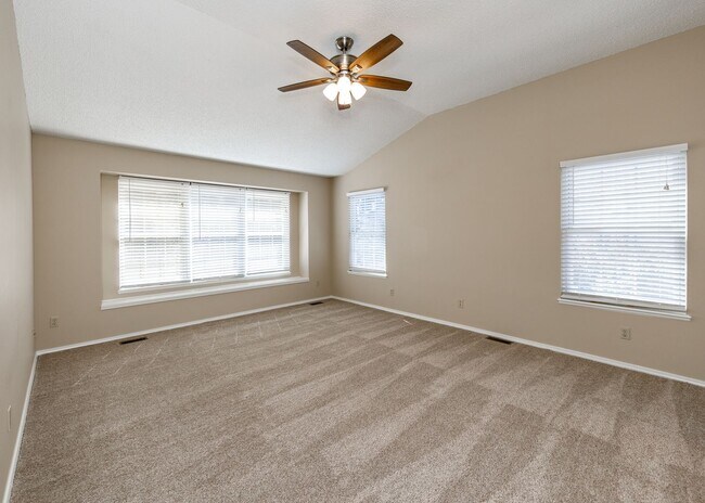 Building Photo - Stunning 5 Bedroom, 3.5 Bath Remodeled Hom...