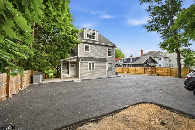 Building Photo - 40 Jardine Rd