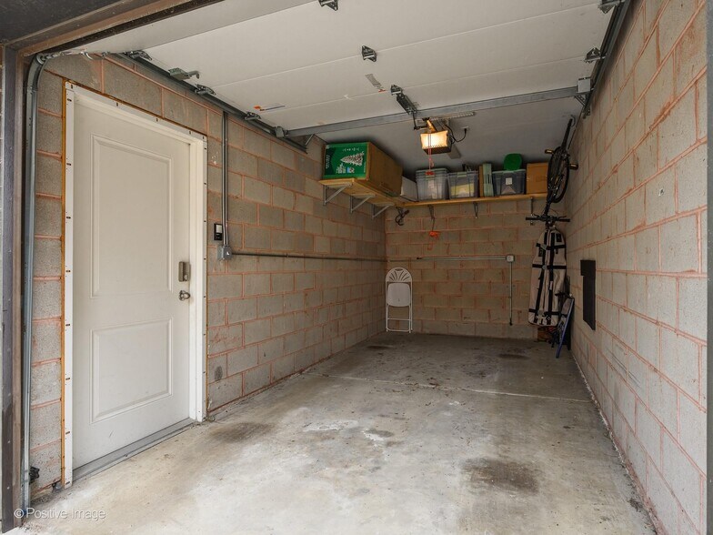 Building Photo - 450 N Sangamon St