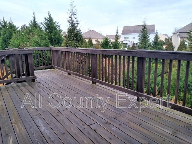 Building Photo - 635 Glenish CT