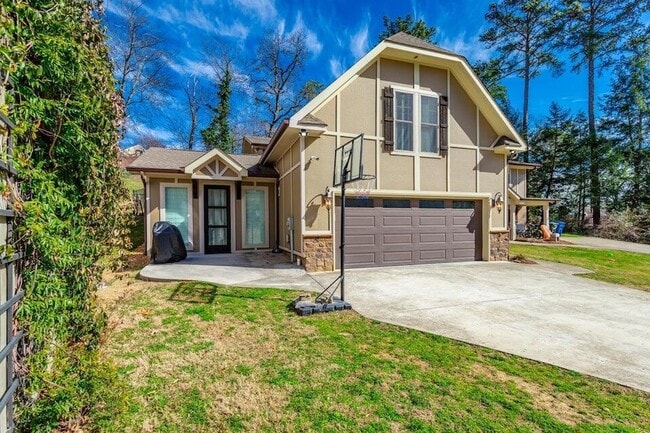 Building Photo - 907 Avon Pl