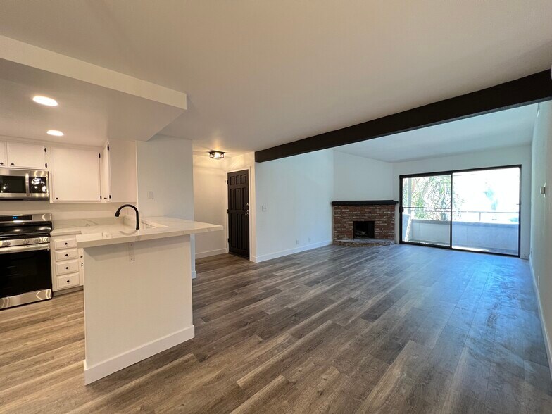Building Photo - 15511 Sherman Way