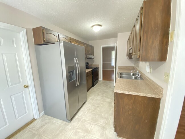 Building Photo - 21 Pineridge Dr