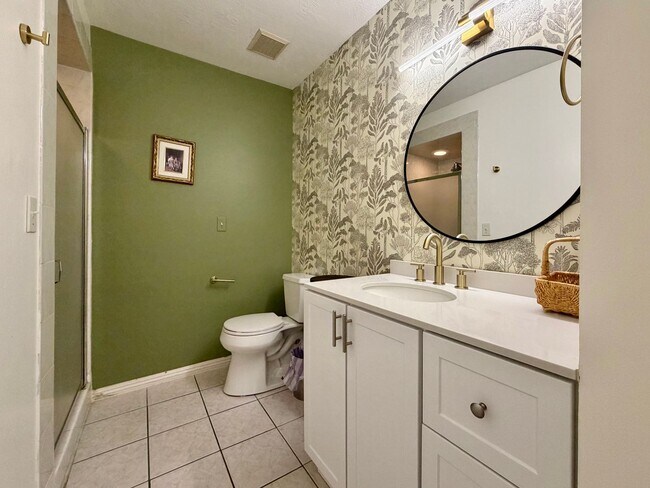Building Photo - 8758 Oak Park Cir