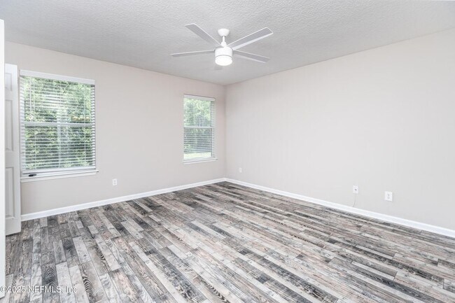 Building Photo - 230 Scrub Jay Dr
