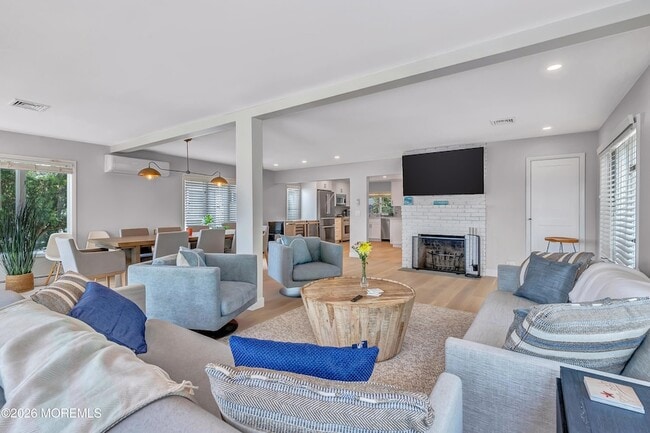 Building Photo - 637 Beacon Blvd