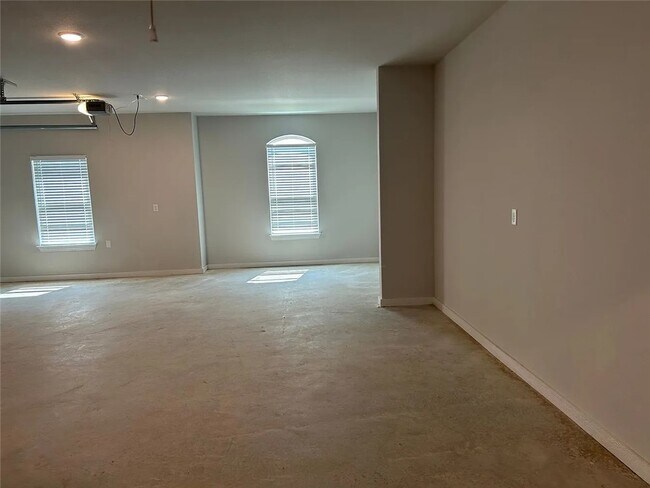 Building Photo - 2413 Salmon St
