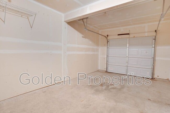 Building Photo - 317 W Cherry Ave