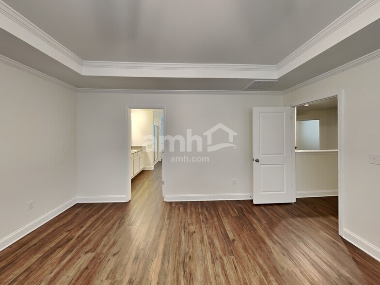 Building Photo - 4336 Longfellow Dr