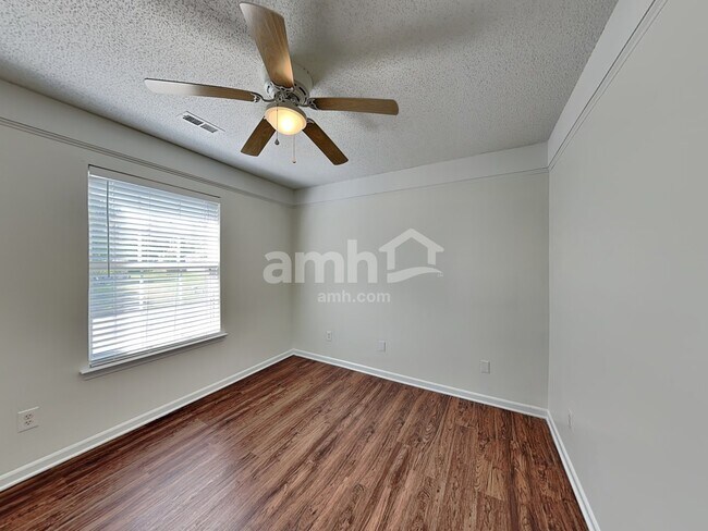 Building Photo - 6118 Goldenfield Dr