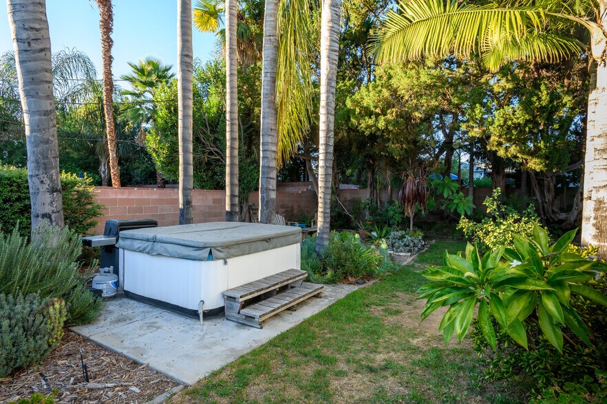 Building Photo - 16641 Gilmore St