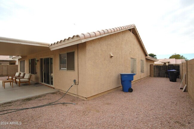 Building Photo - 1130 W Raven Dr