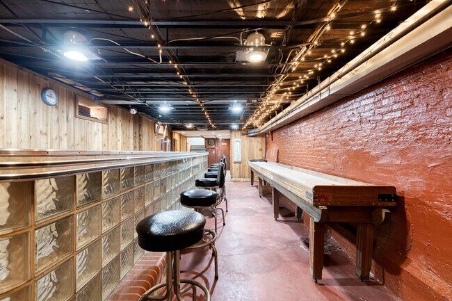 Building Photo - 447 Gittings St