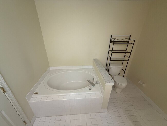 Building Photo - 179 Mountain View Dr