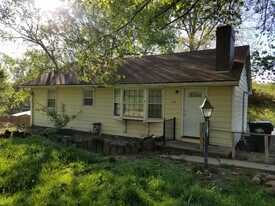 Building Photo - 119 Dennis St