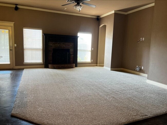 Building Photo - 13111 Red Oak Dr