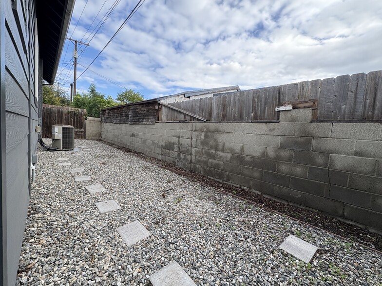 Building Photo - 1714 N Lincoln St