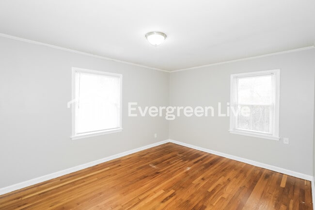 Building Photo - 5247 Loch Lomond Rd