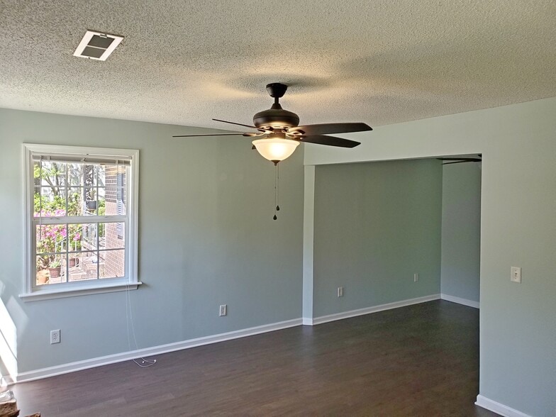 Building Photo - 1730 Pinckney Park Dr