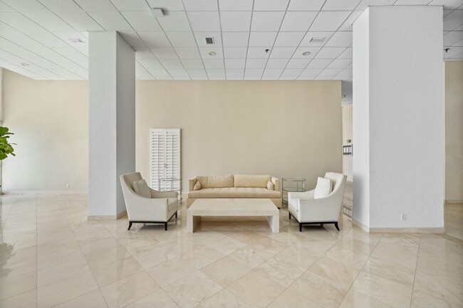 Building Photo - 400 N Flagler Dr