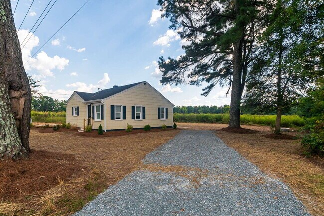 Building Photo - Charming 2-Bedroom Home in Smithfield!