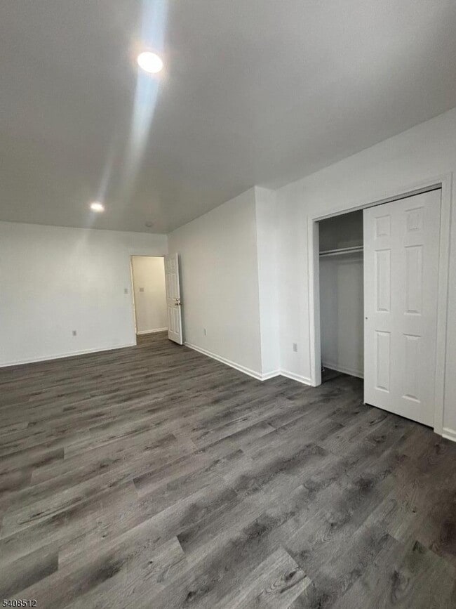 Building Photo - 48 1/2 3rd St